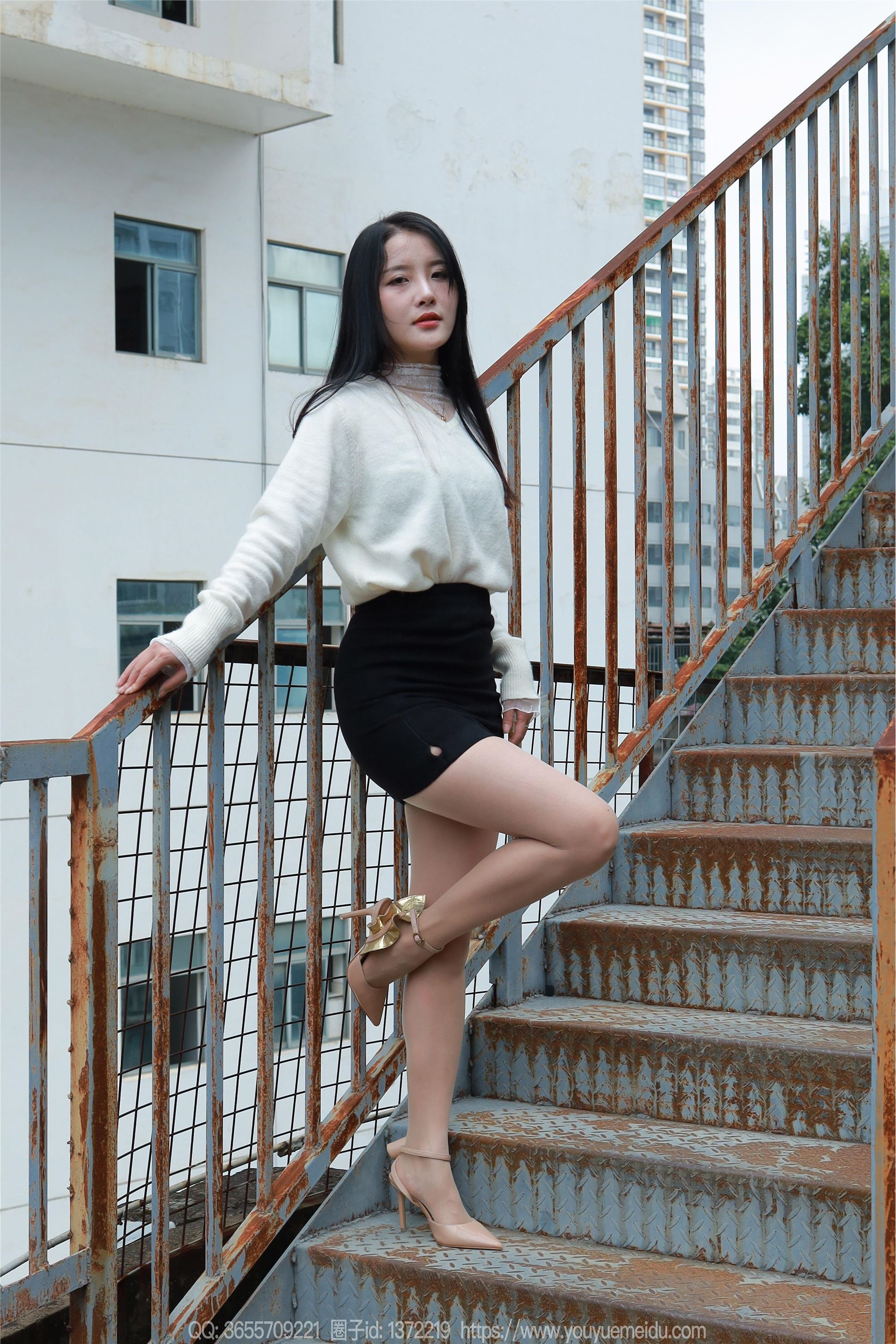 IESS异思趣向期期2025.03.03期丝享家期1991期婉萍《酒杯美腿》-爱套图