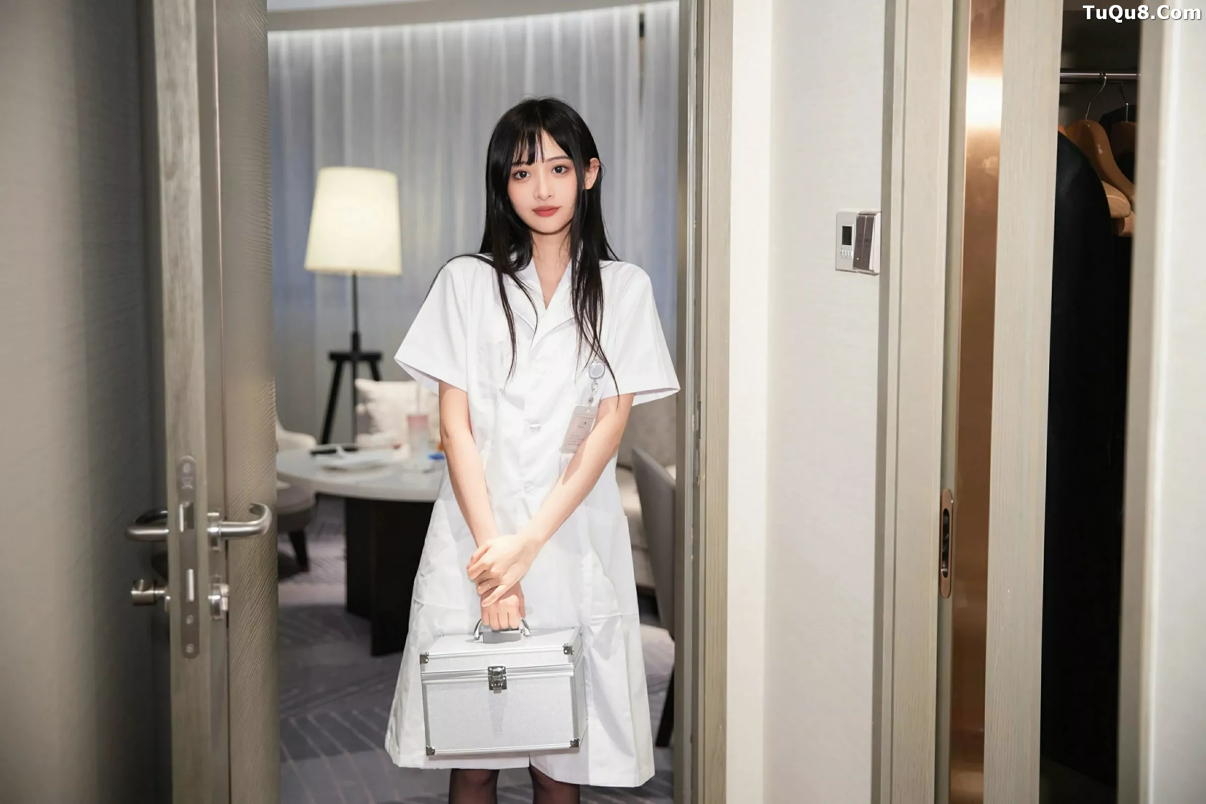 [XiuRen]高清写真图 2025.06.06 No.10373 茂木希子 白色护士服-蕾丝猫