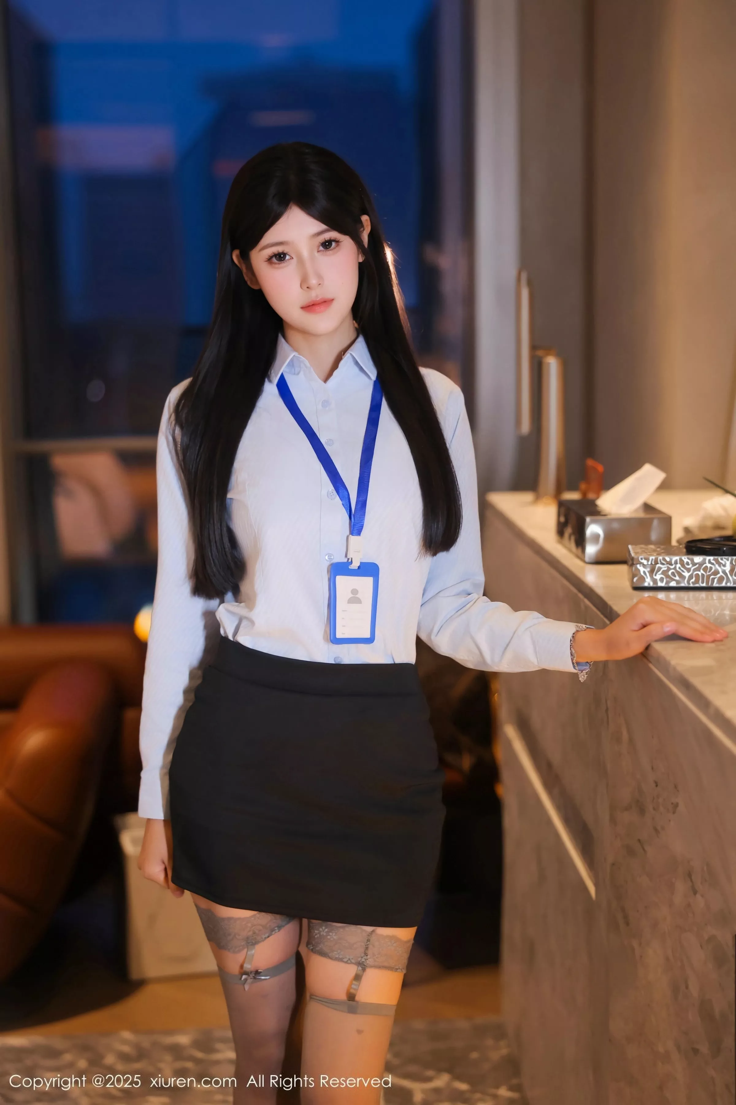 [XiuRen]高清写真图 2025.06.20 No.10440 余安安 OL服饰-爱套图