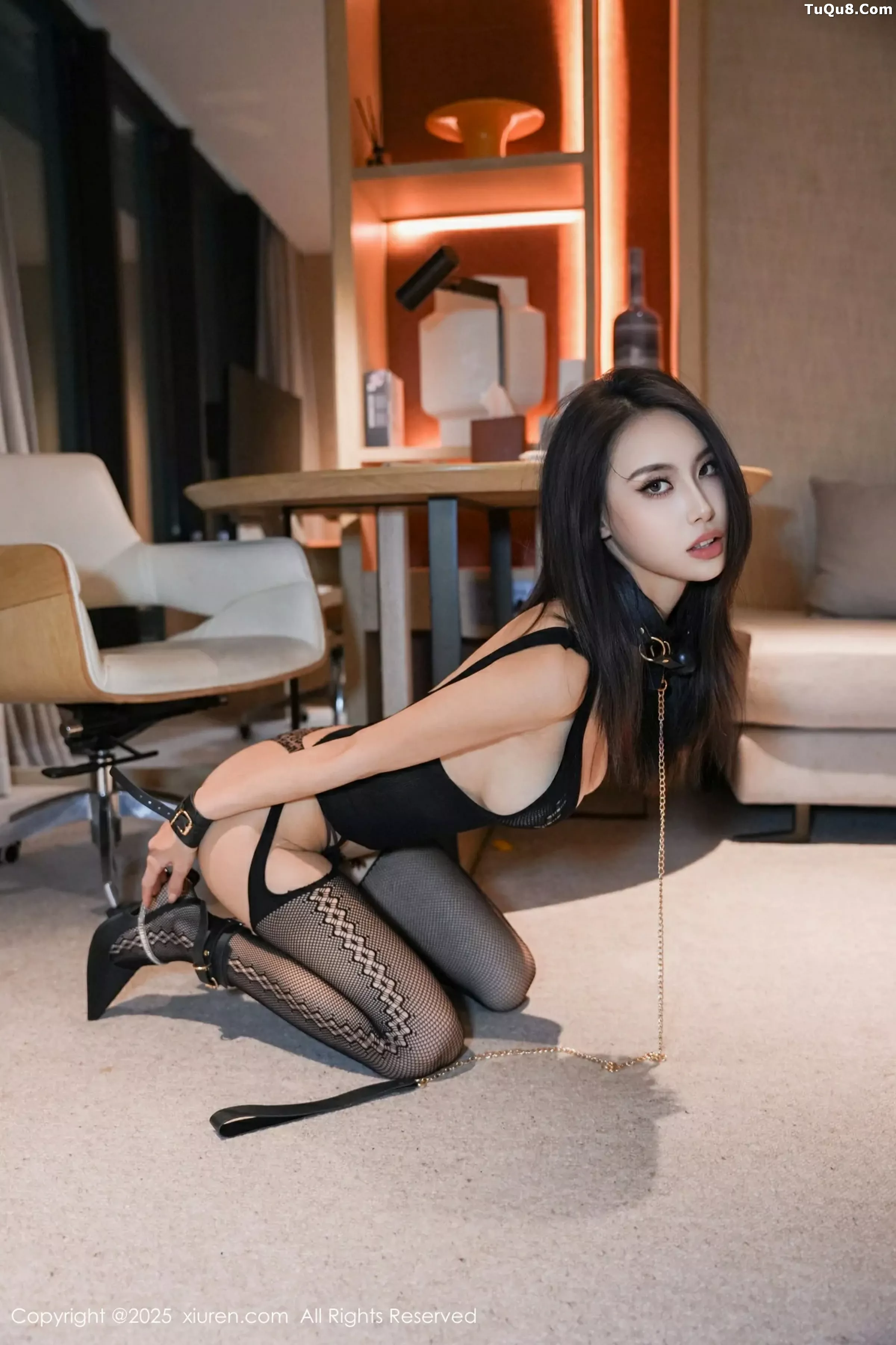   [XiuRen]高清写真图 2025.07.02 No.10494 lingyu69 性感豹纹第9张图片