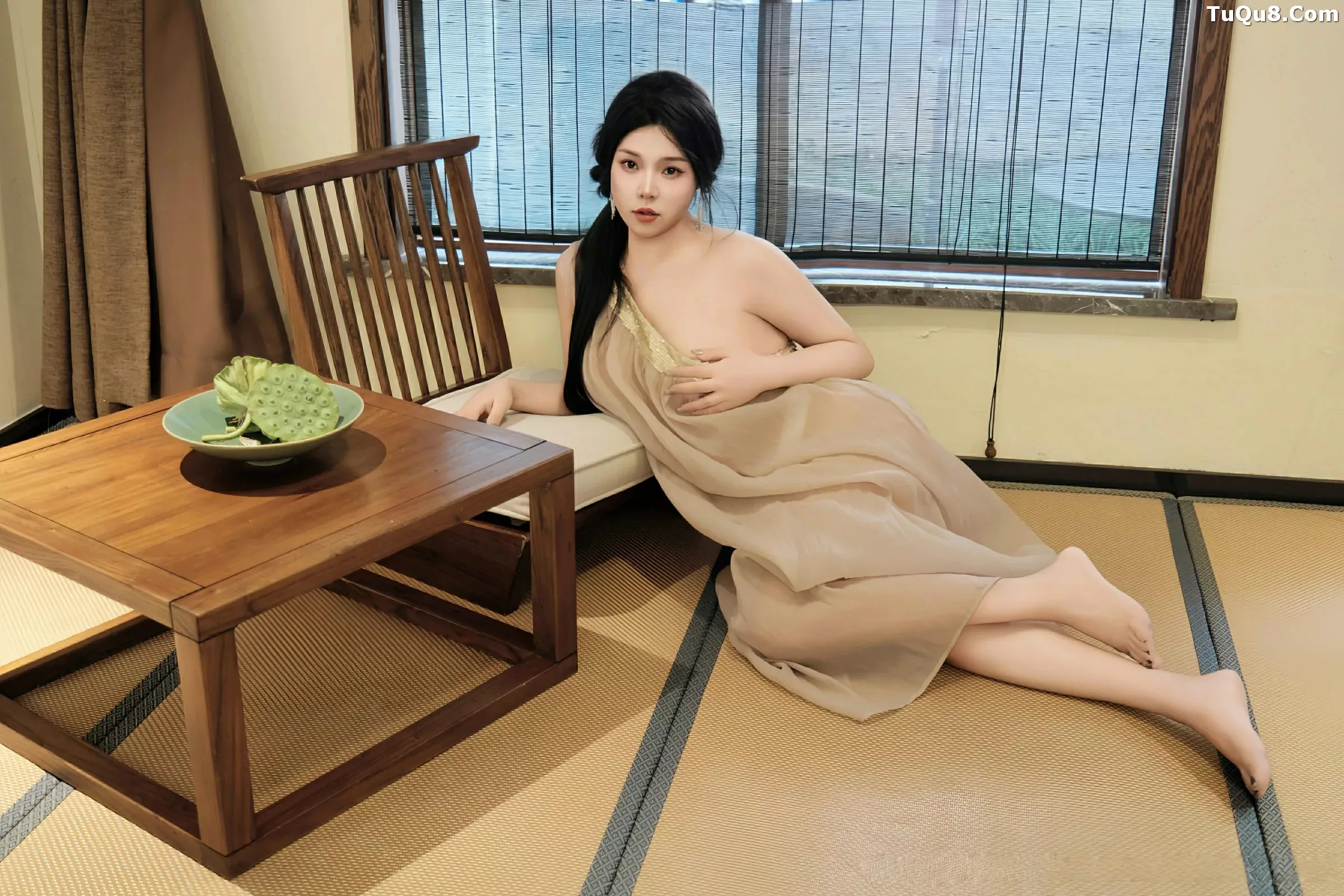   [XiuRen]高清写真图 2025.07.03 No.10500 麦田 透视连衣裙第7张图片