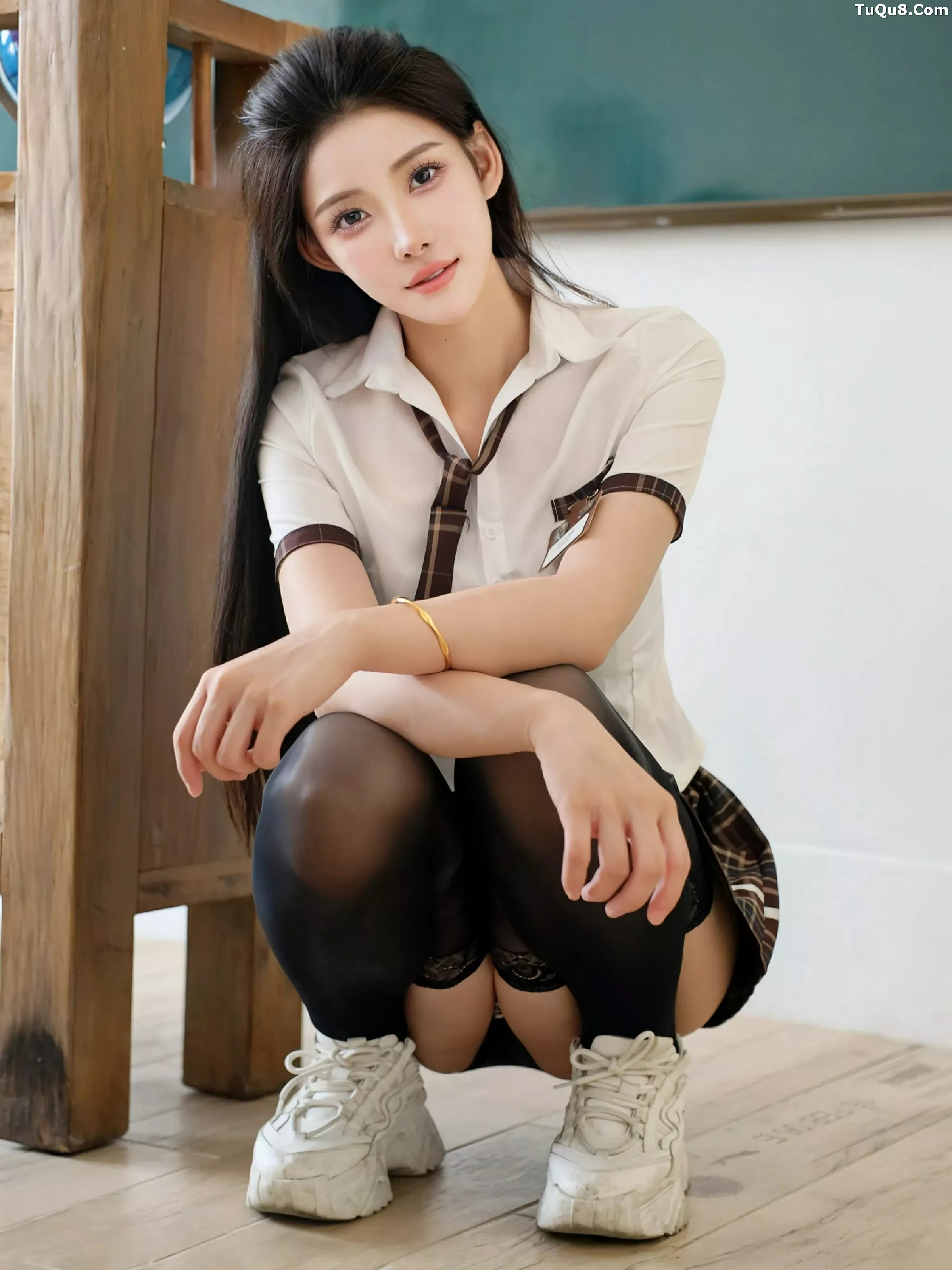   [XiuRen]高清写真图 2025.07.04 No.10512 梨霜儿 学妹制服第2张图片