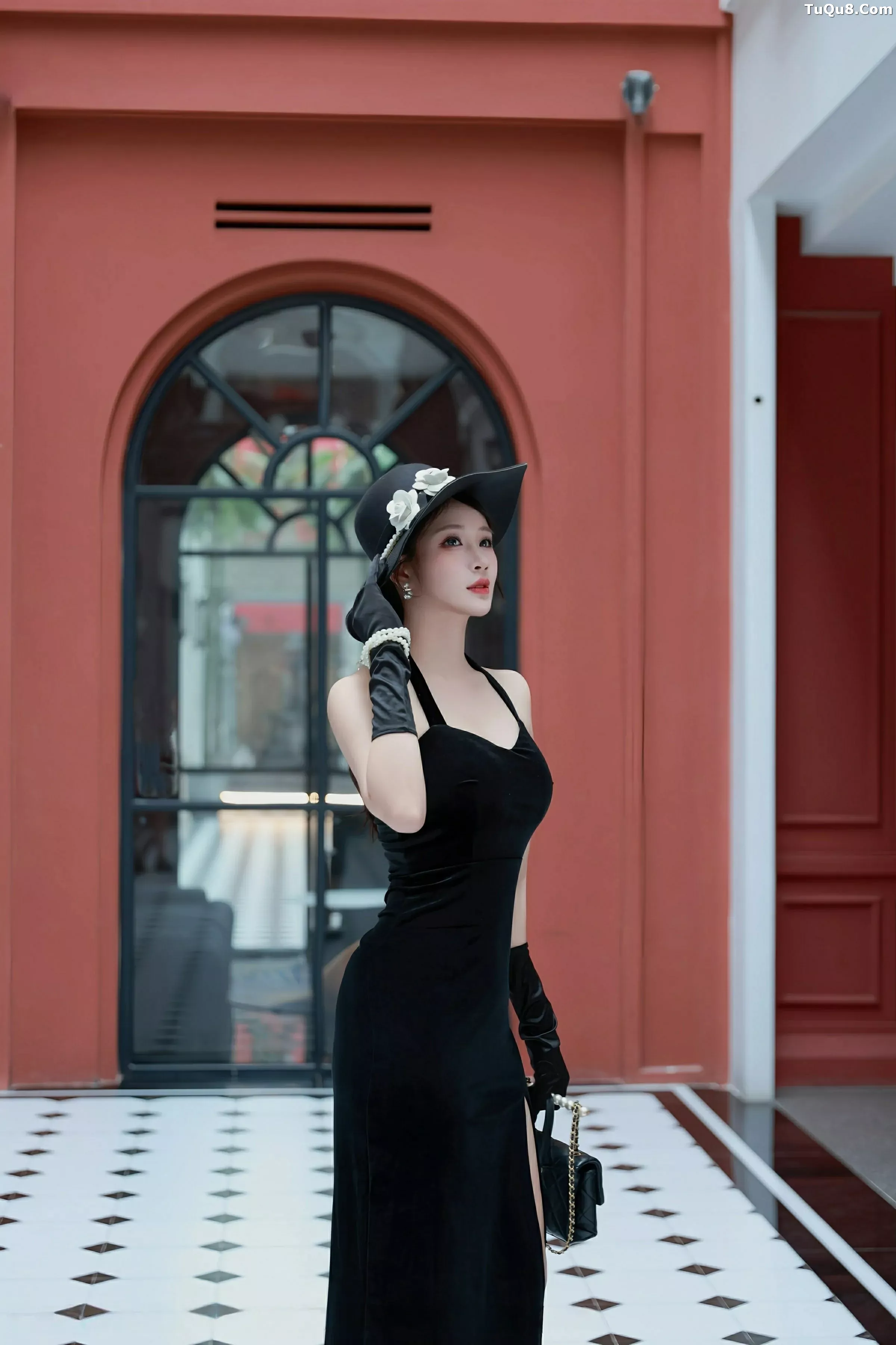   [XiuRen]高清写真图 2025.07.04 No.10509 南乔 黑色连衣裙第2张图片
