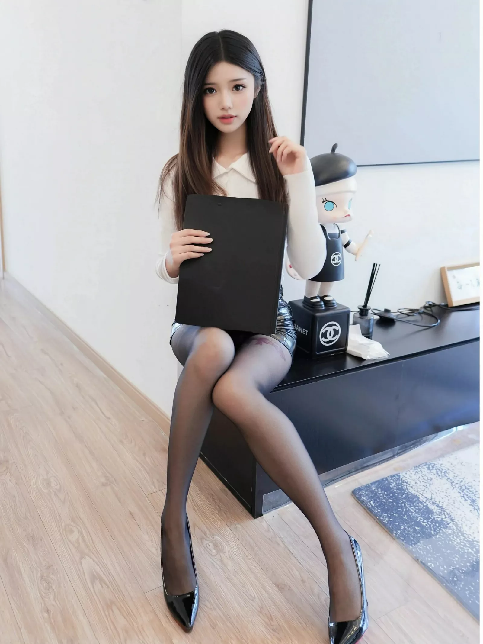   [XiuRen]高清写真图 2025.07.07 No.10515 琉璃ww 性感白T第7张图片