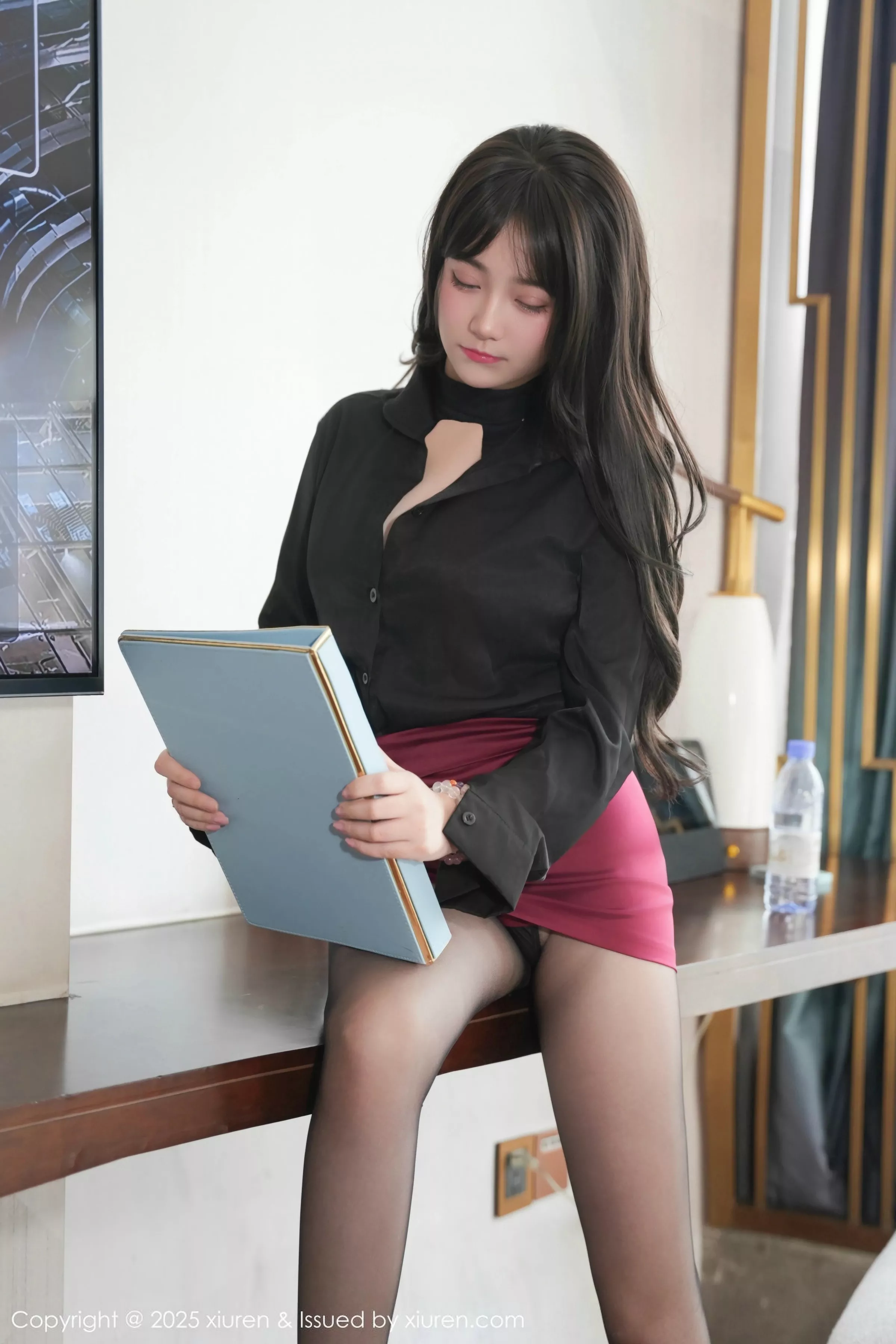  [XiuRen]高清写真图 2025.07.09 No.10527 软情 黑丝制服第7张图片