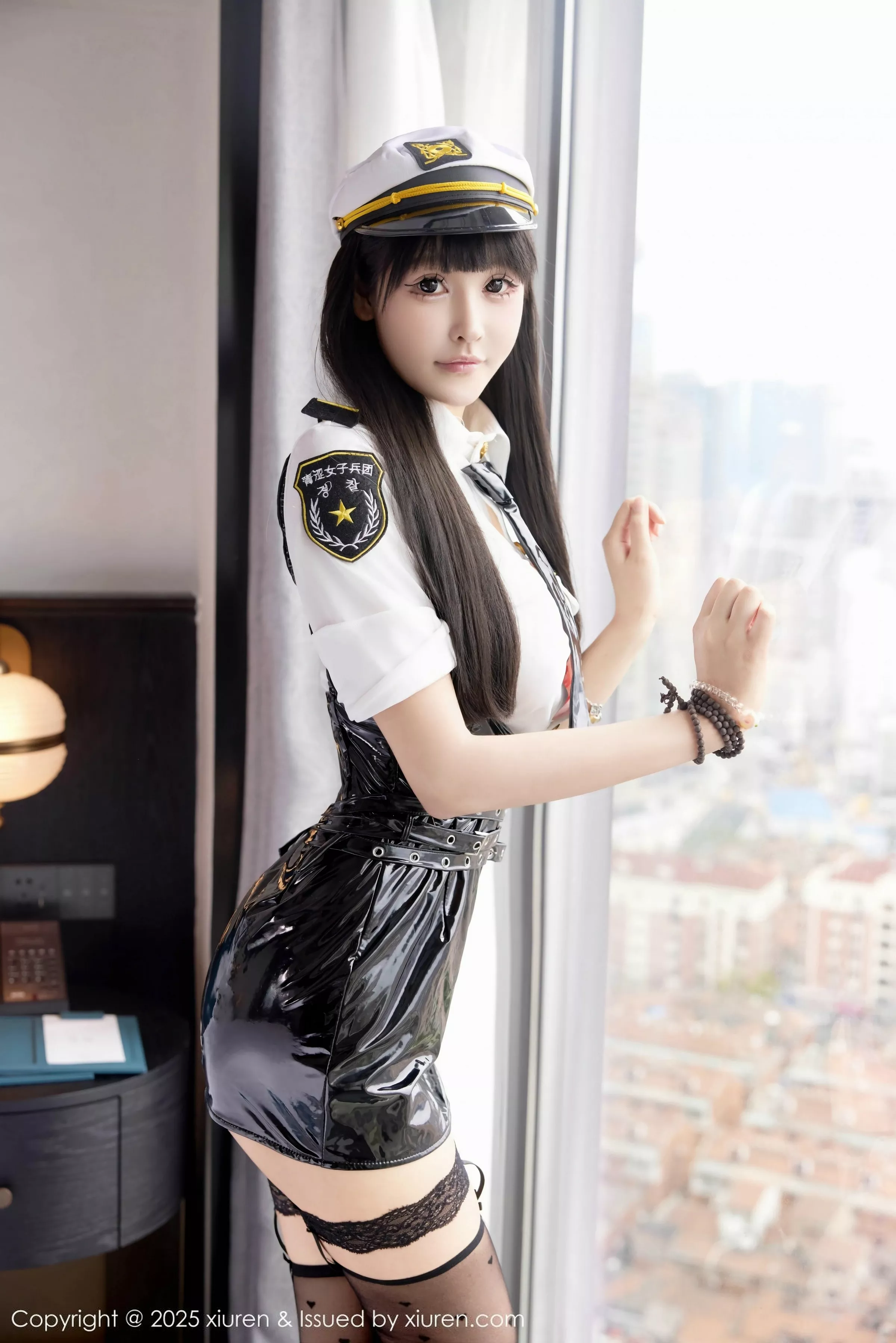   [XiuRen]高清写真图 2025.07.10 No.10533 智恩baby 制服诱惑第7张图片