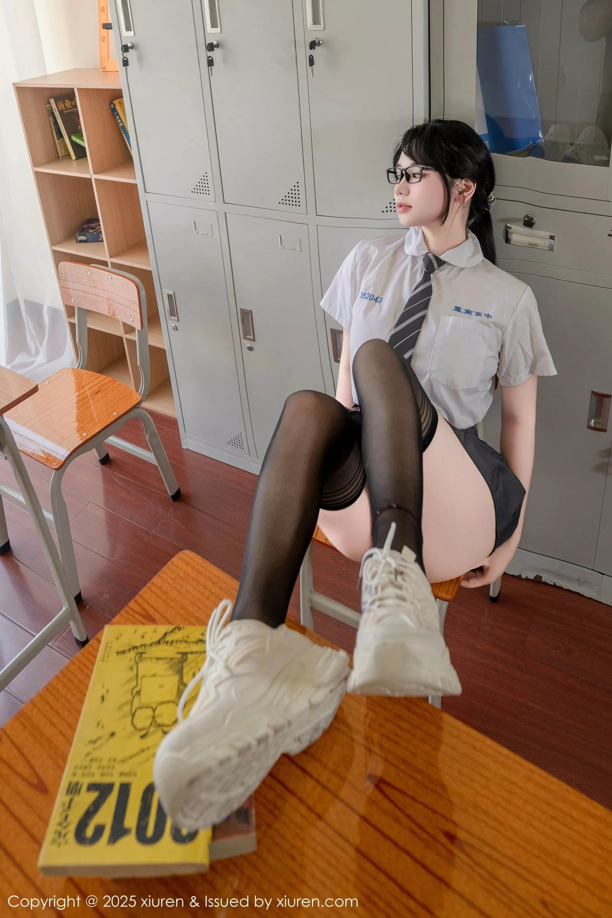   [XiuRen]高清写真图 2025.07.10 No.10530 汐汐爱吃草莓 学妹服饰第8张图片