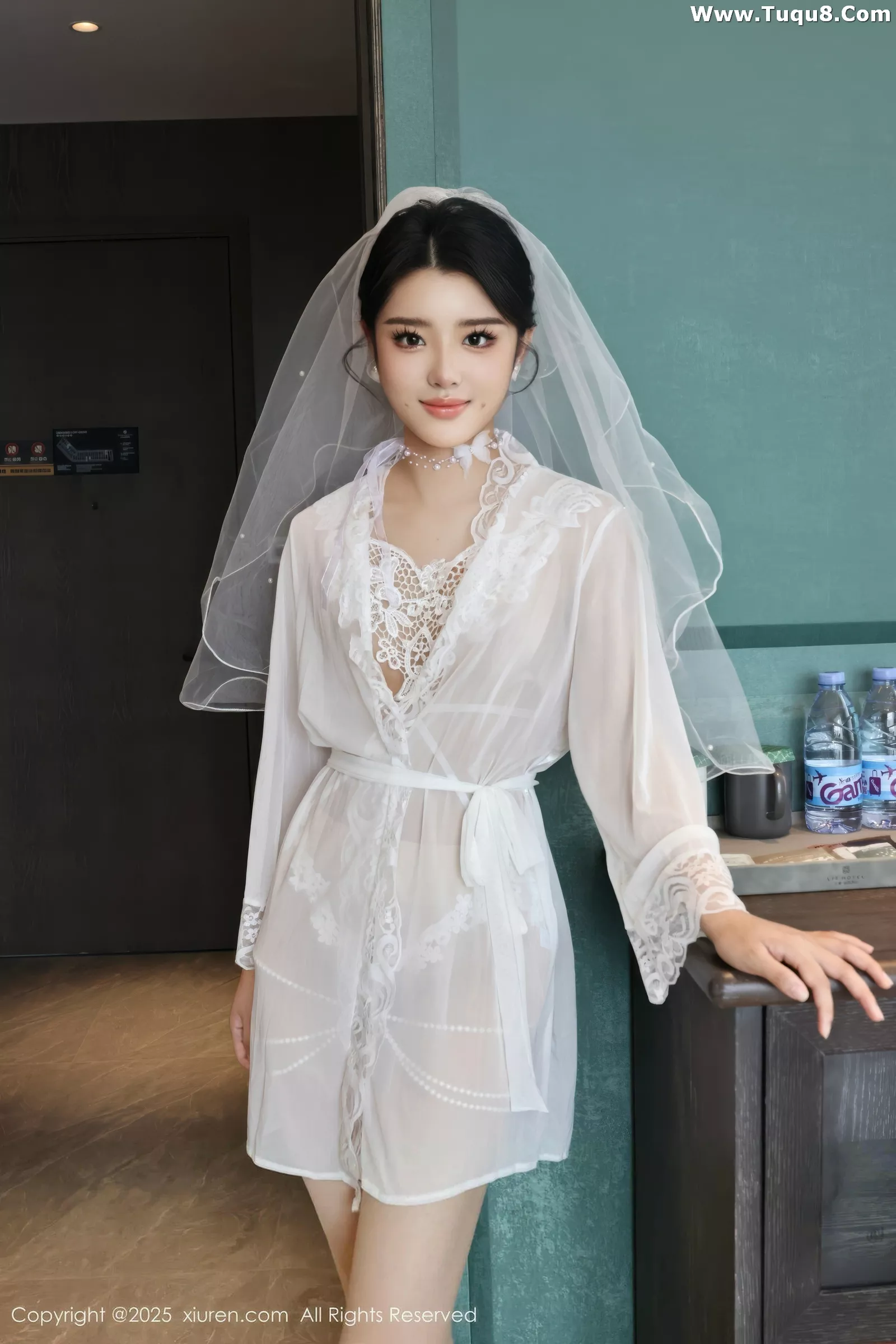   [XiuRen]高清写真图 2025.07.18 No.10559 糯梨子 白色婚纱第6张图片