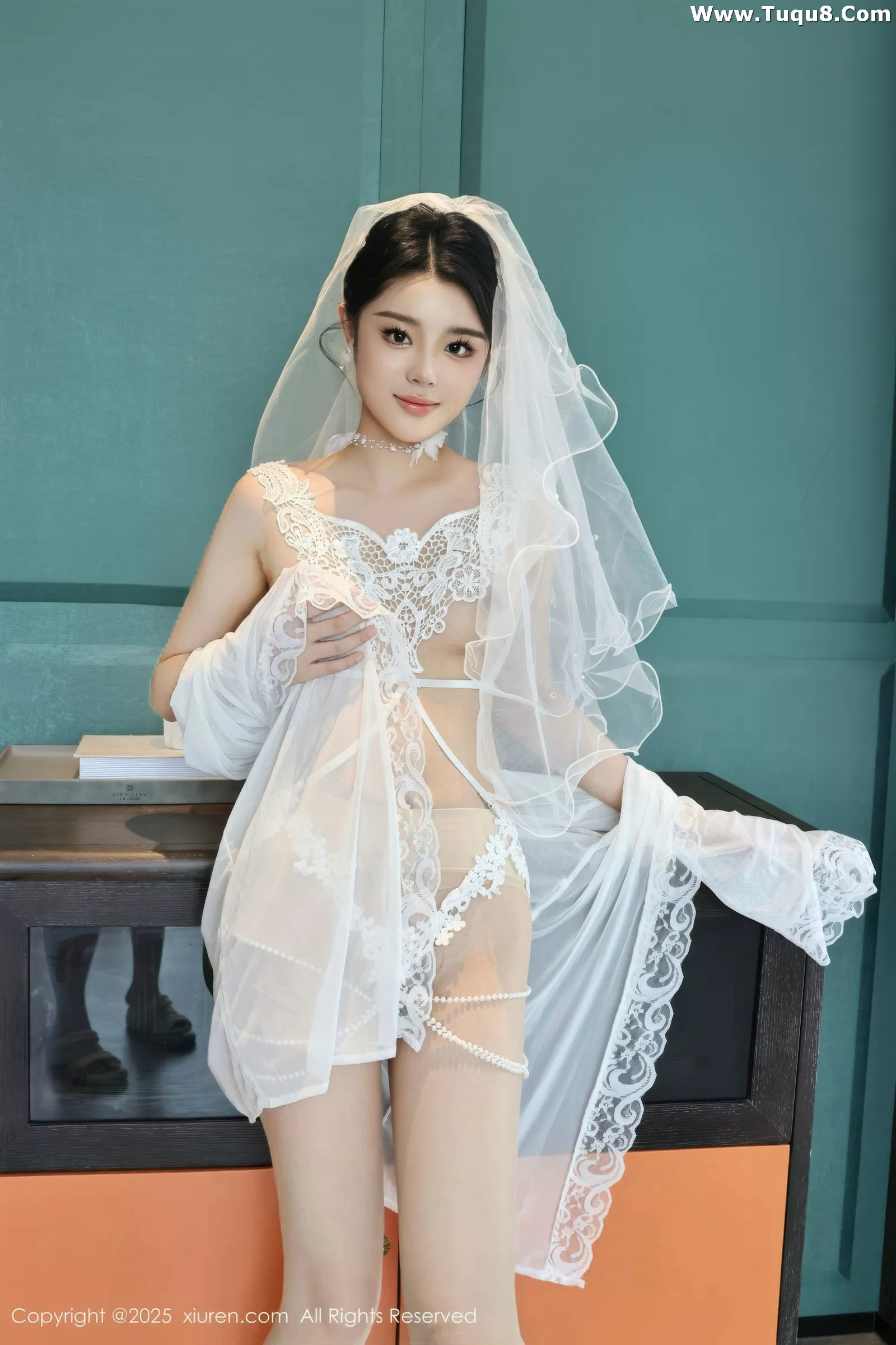   [XiuRen]高清写真图 2025.07.18 No.10559 糯梨子 白色婚纱第10张图片