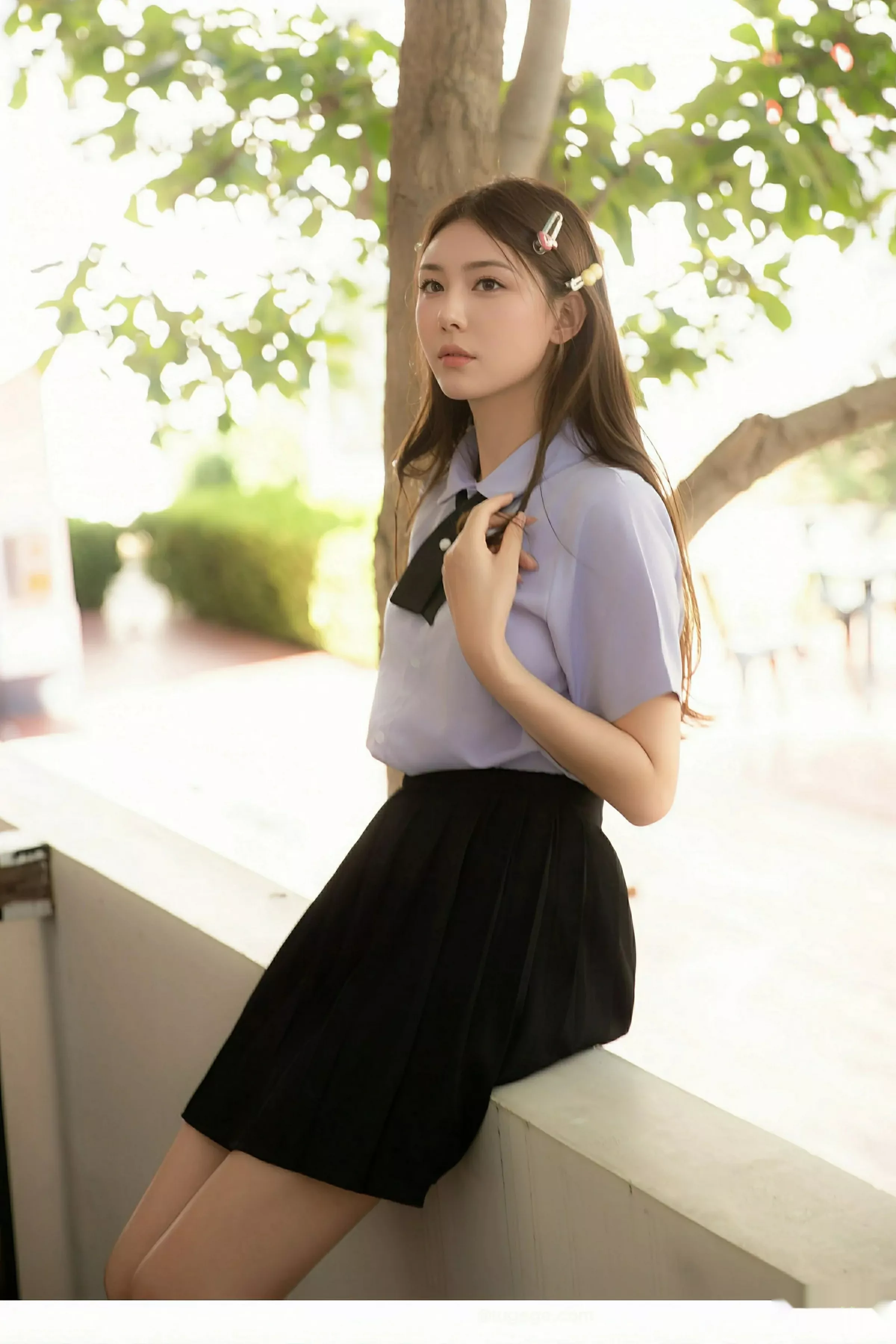   [XiuRen]高清写真图 2025.08.05 No.10622 悦兮 蓝色衬衣第9张图片