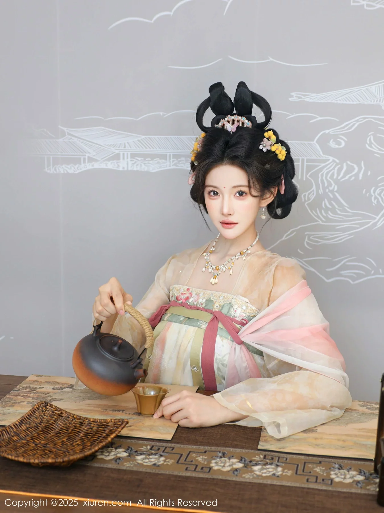   [XiuRen]高清写真图 2025.08.13 No.10645 梨霜儿 古装服饰第2张图片