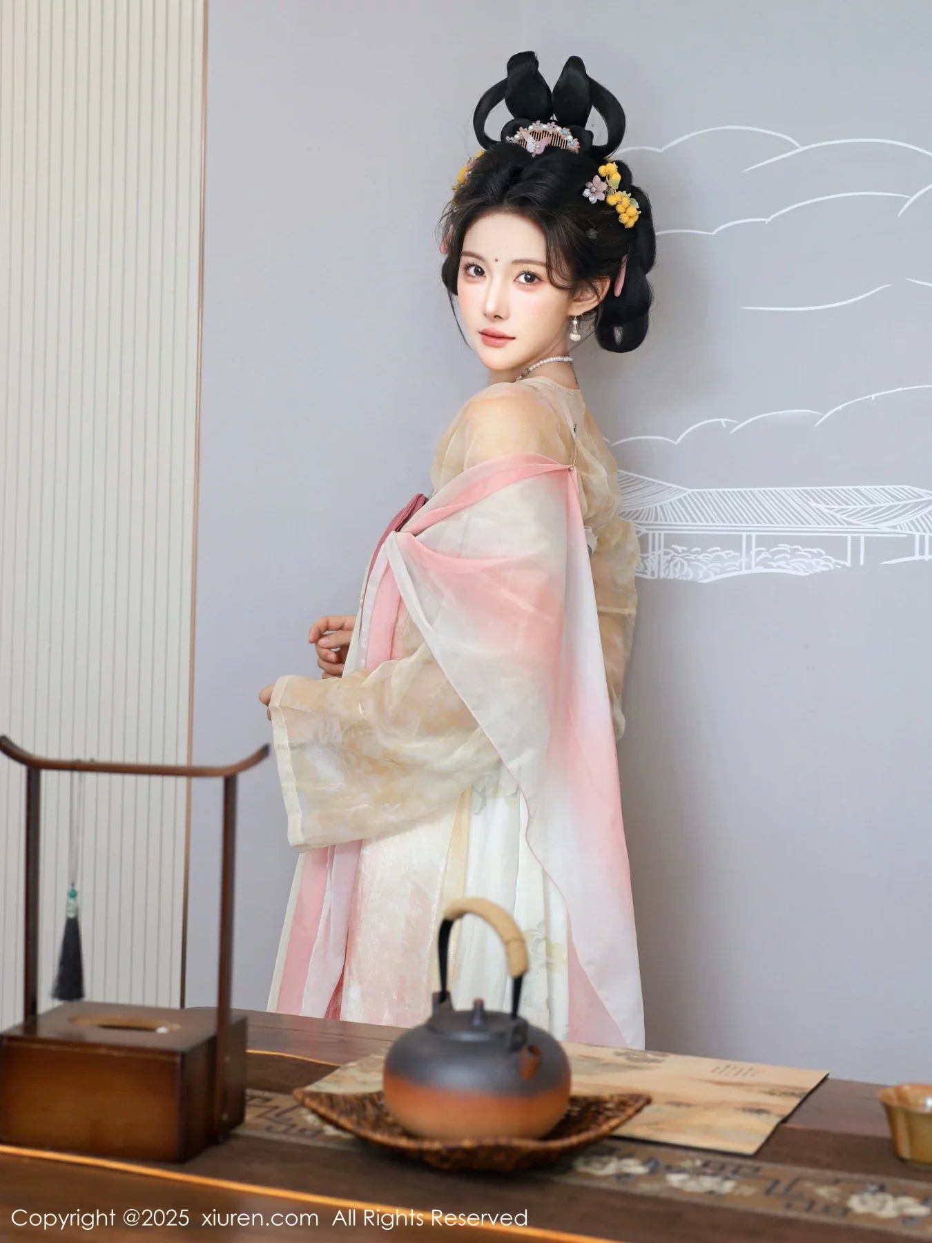   [XiuRen]高清写真图 2025.08.13 No.10645 梨霜儿 古装服饰第7张图片