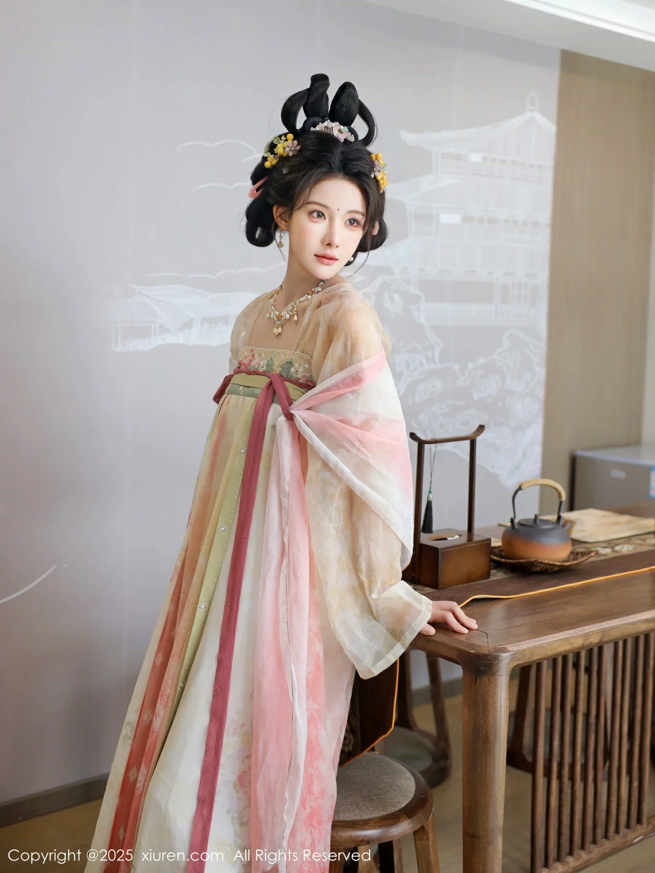   [XiuRen]高清写真图 2025.08.13 No.10645 梨霜儿 古装服饰第10张图片