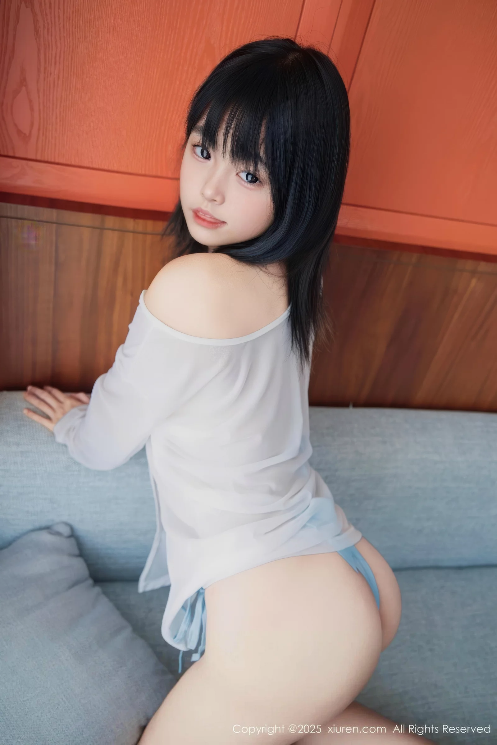   [XiuRen]高清写真图 2025.08.15 No.10651 小泠 蓝色比基尼第9张图片