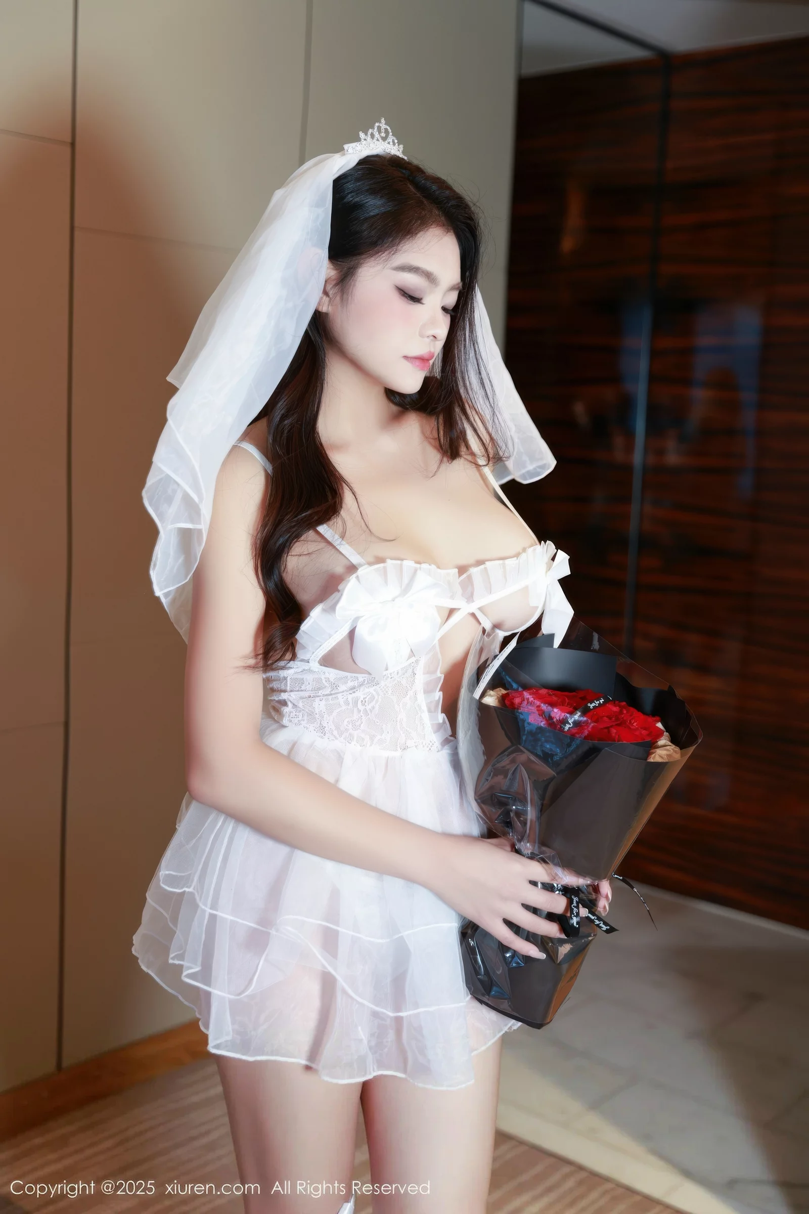   [XiuRen]高清写真图 2025.08.18 No.10659 冬安 白色婚纱第5张图片