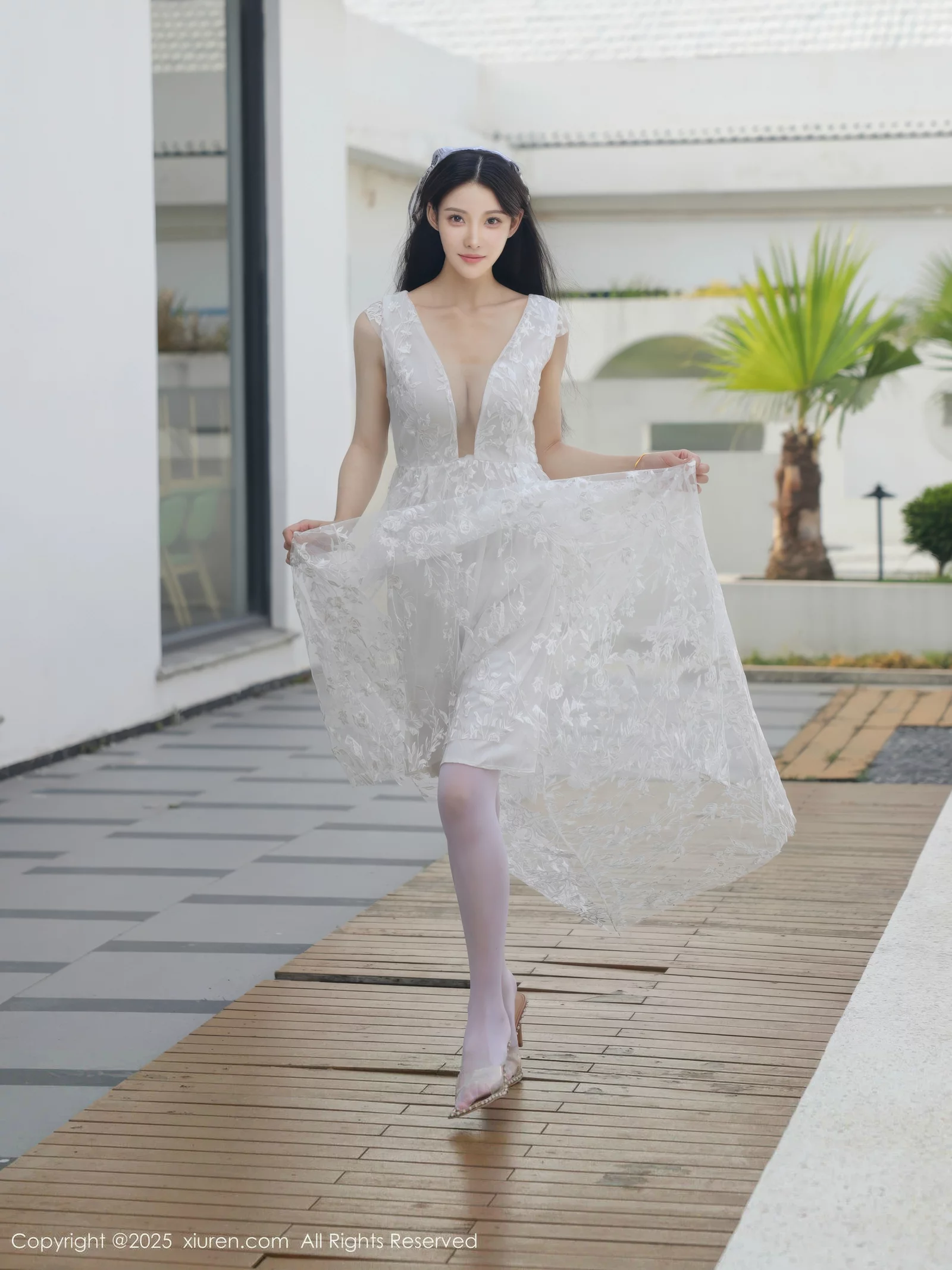   [XiuRen]高清写真图 2025.08.18 No.10661 梨霜儿 白色婚纱第9张图片