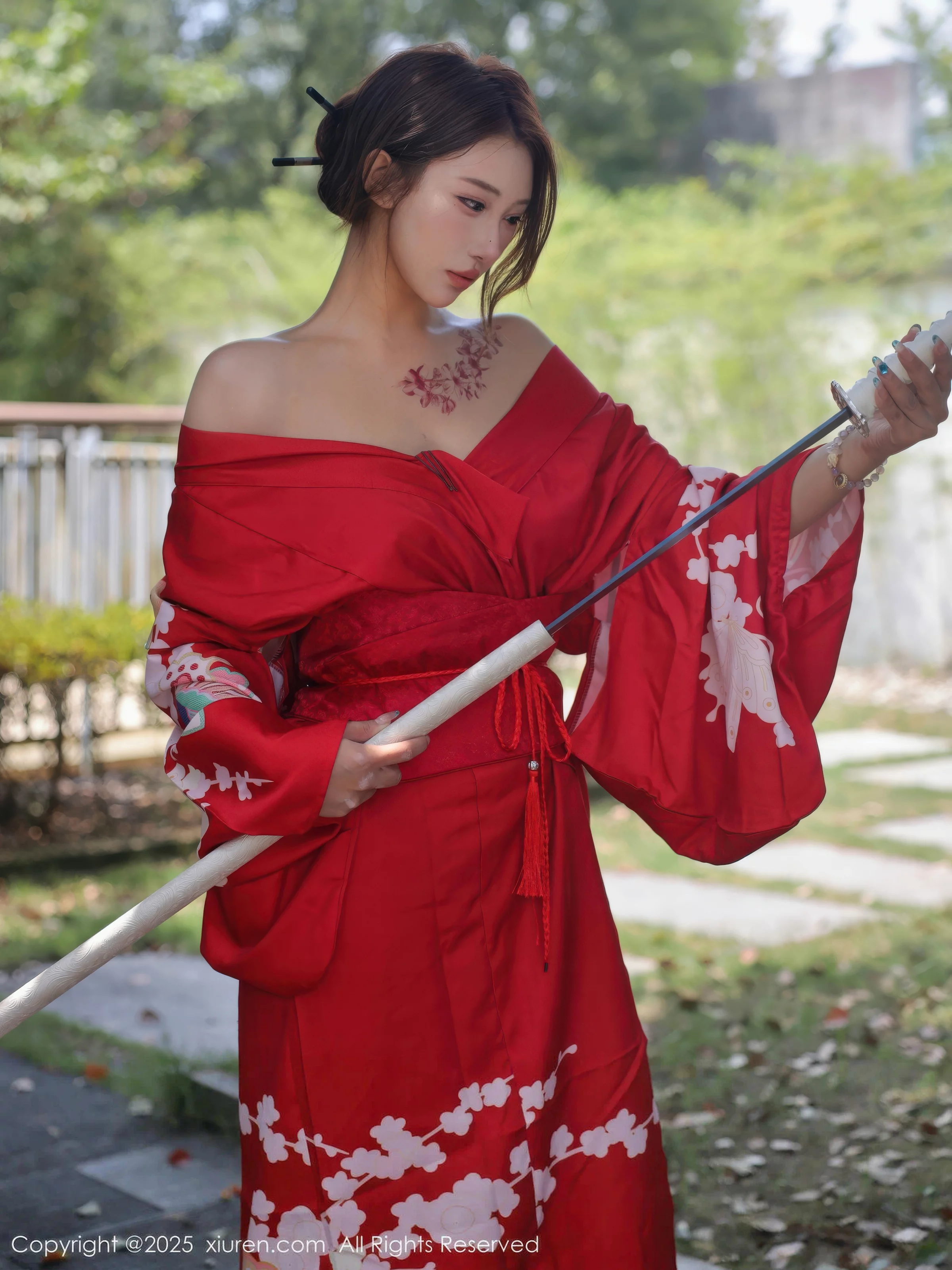   [XiuRen]高清写真图 2025.08.22 No.10683 金允希Yuki 红色和服第3张图片