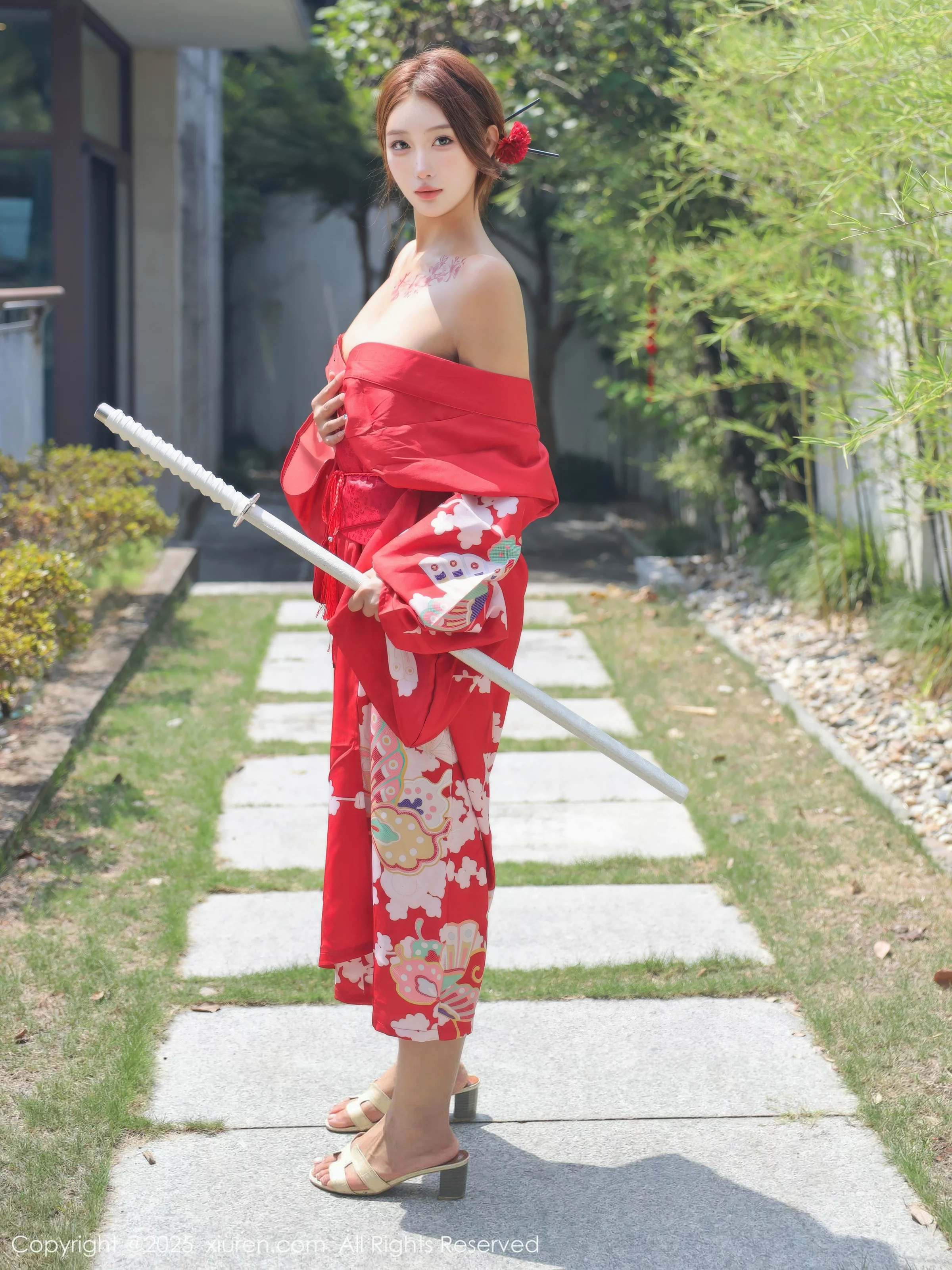   [XiuRen]高清写真图 2025.08.22 No.10683 金允希Yuki 红色和服第5张图片