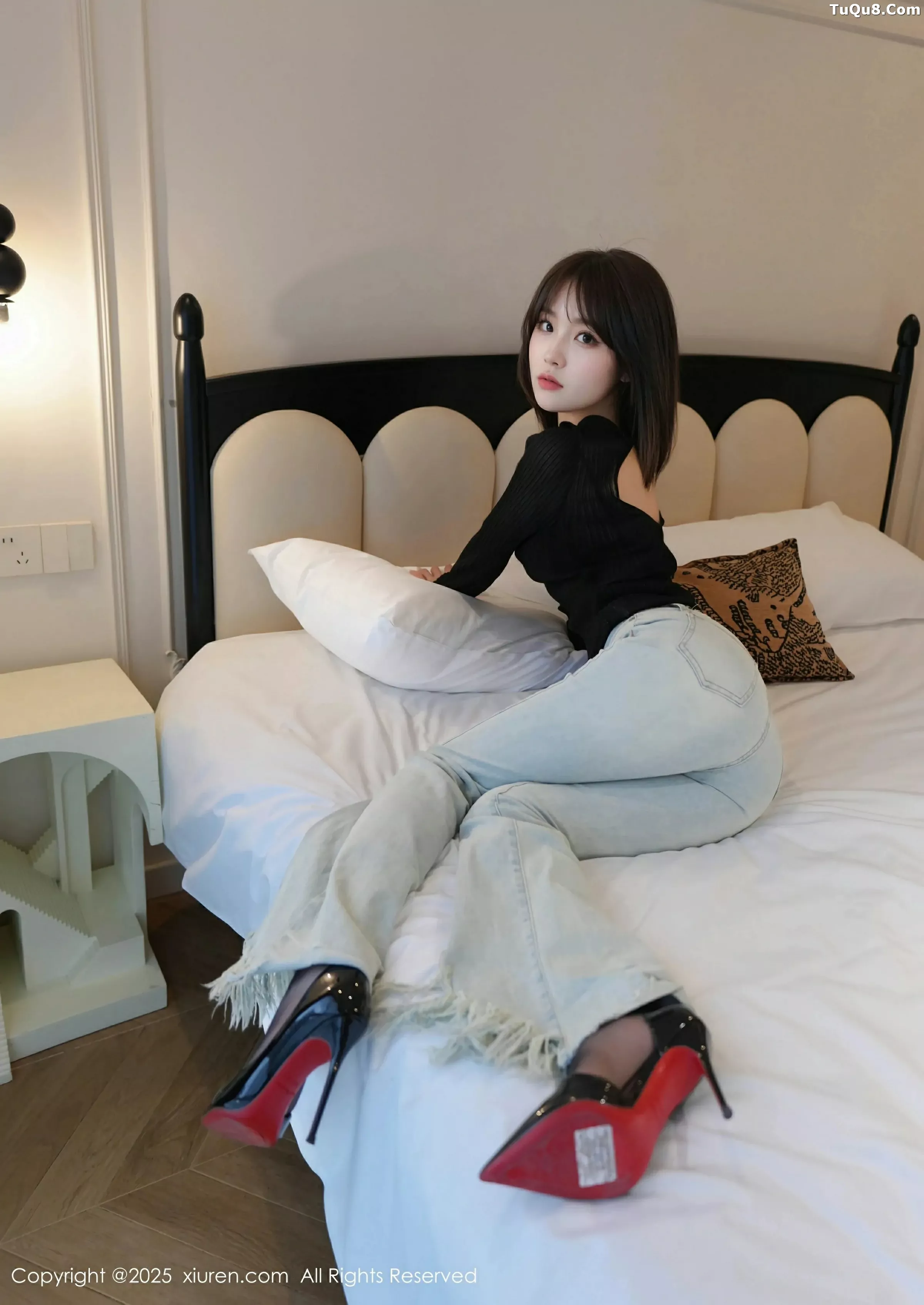 [XiuRen]高清写真图 2025.06.06 No.10374 汁汁 蓝色牛仔裤-蕾丝猫
