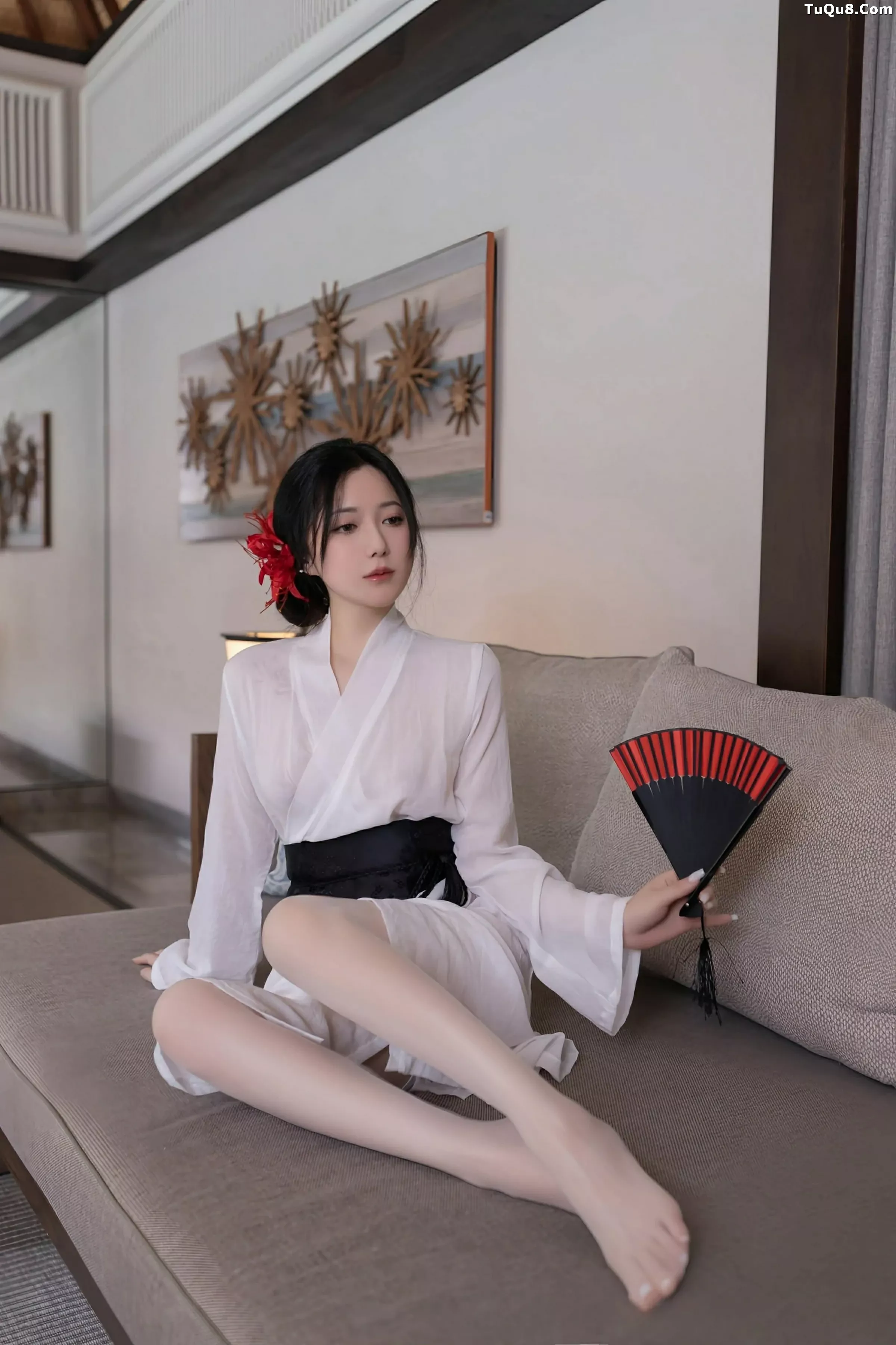 鱼子酱fish  [XiuRen]高清写真图 2025.07.04 No.10514 鱼子酱Fish 白色丝袜第2张图片