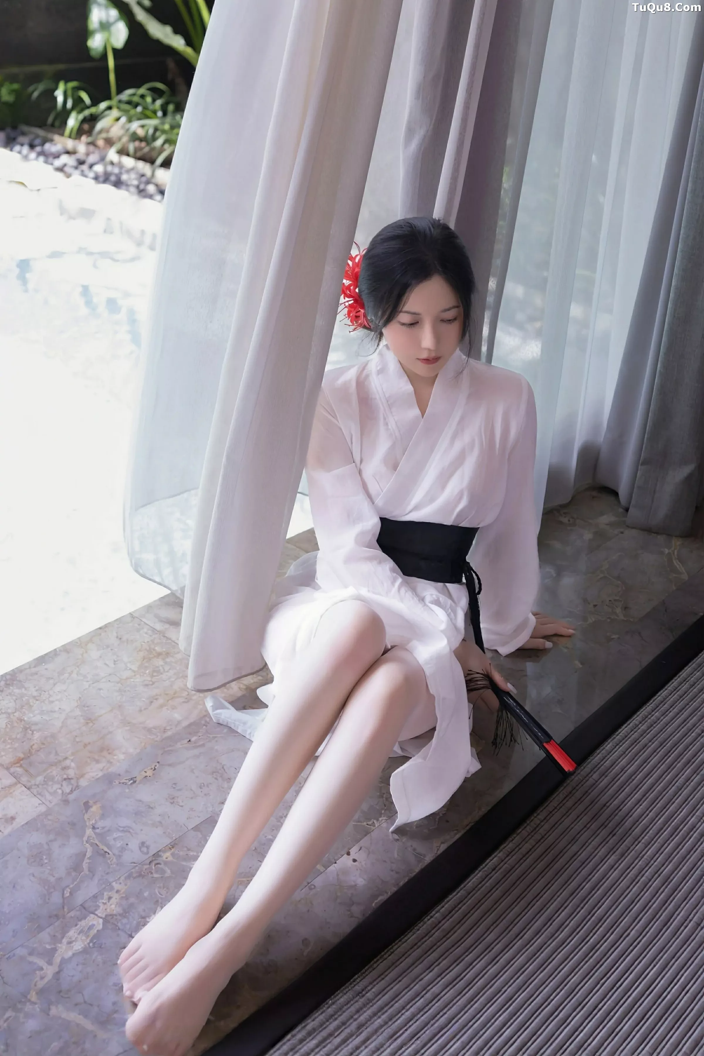 鱼子酱fish  [XiuRen]高清写真图 2025.07.04 No.10514 鱼子酱Fish 白色丝袜第5张图片