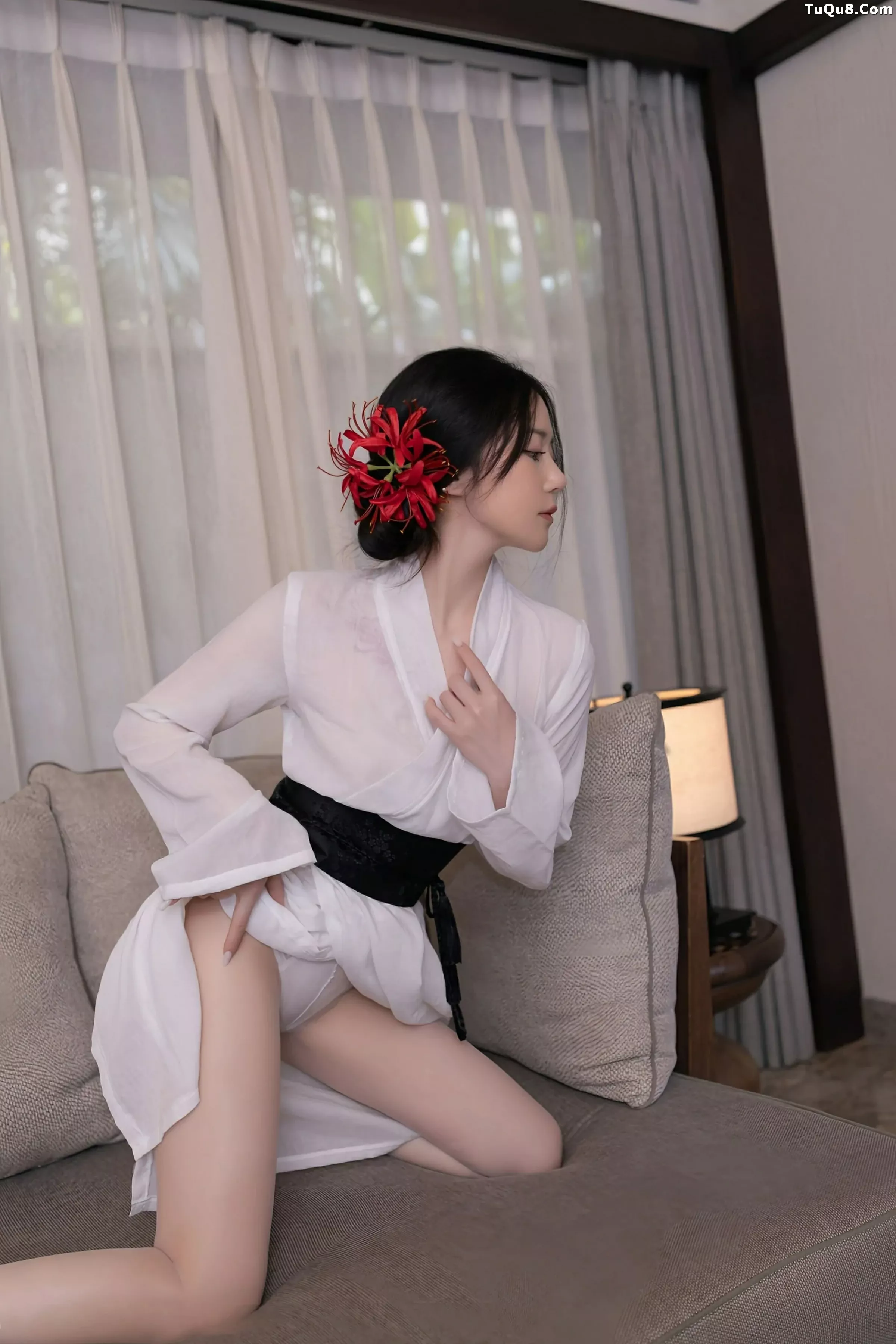 鱼子酱fish  [XiuRen]高清写真图 2025.07.04 No.10514 鱼子酱Fish 白色丝袜第6张图片