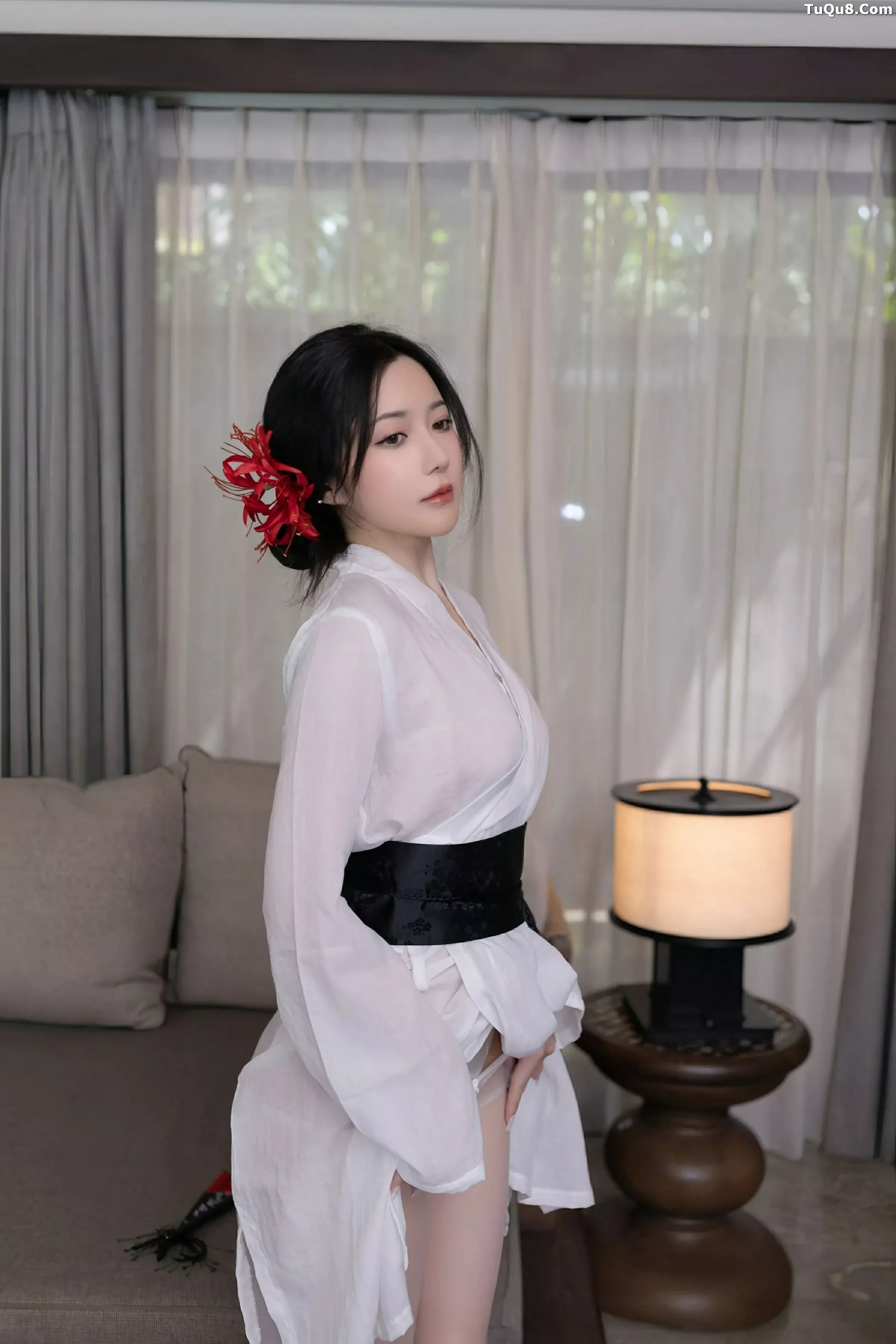 鱼子酱fish  [XiuRen]高清写真图 2025.07.04 No.10514 鱼子酱Fish 白色丝袜第7张图片