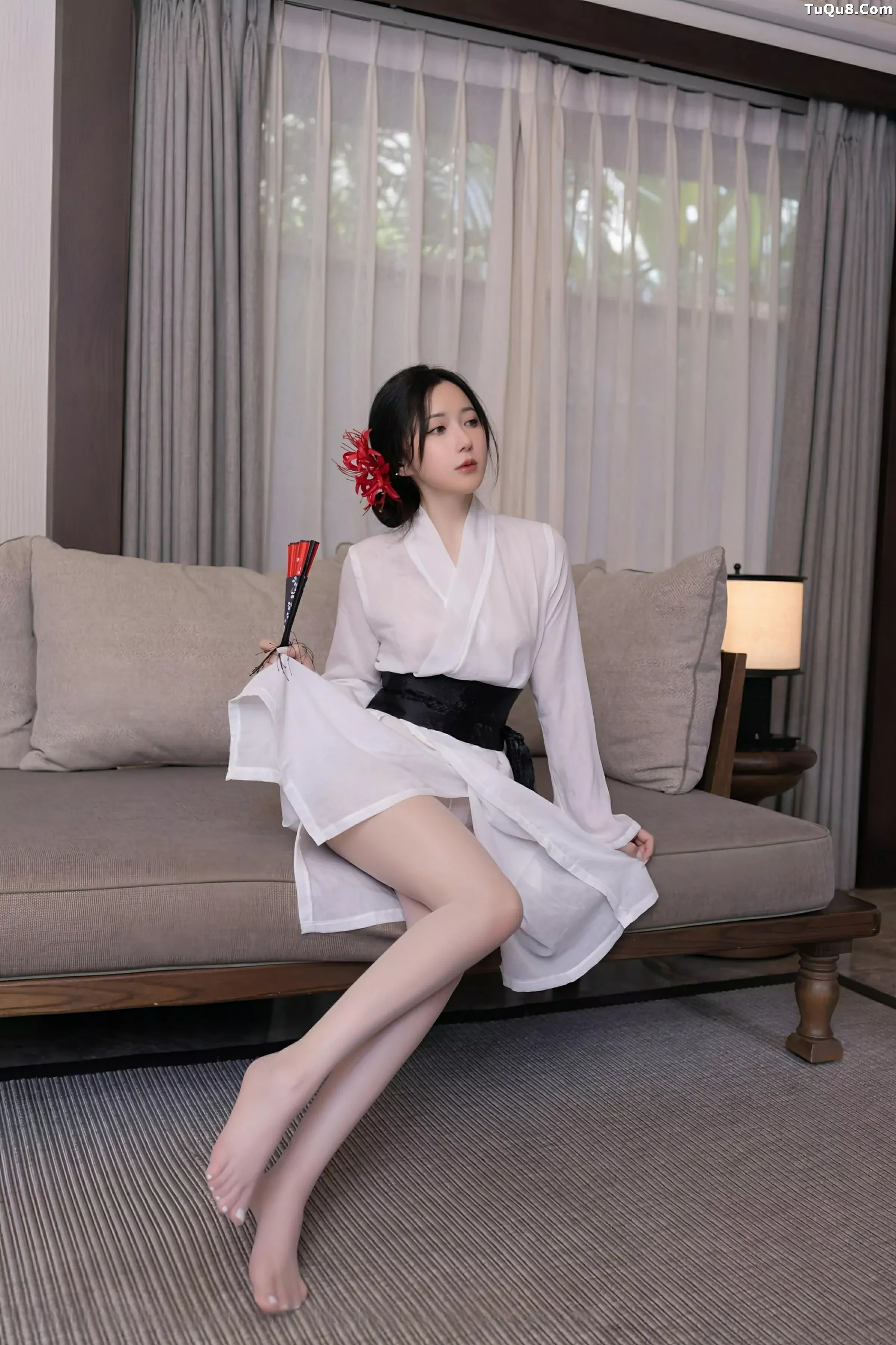 鱼子酱fish  [XiuRen]高清写真图 2025.07.04 No.10514 鱼子酱Fish 白色丝袜第8张图片