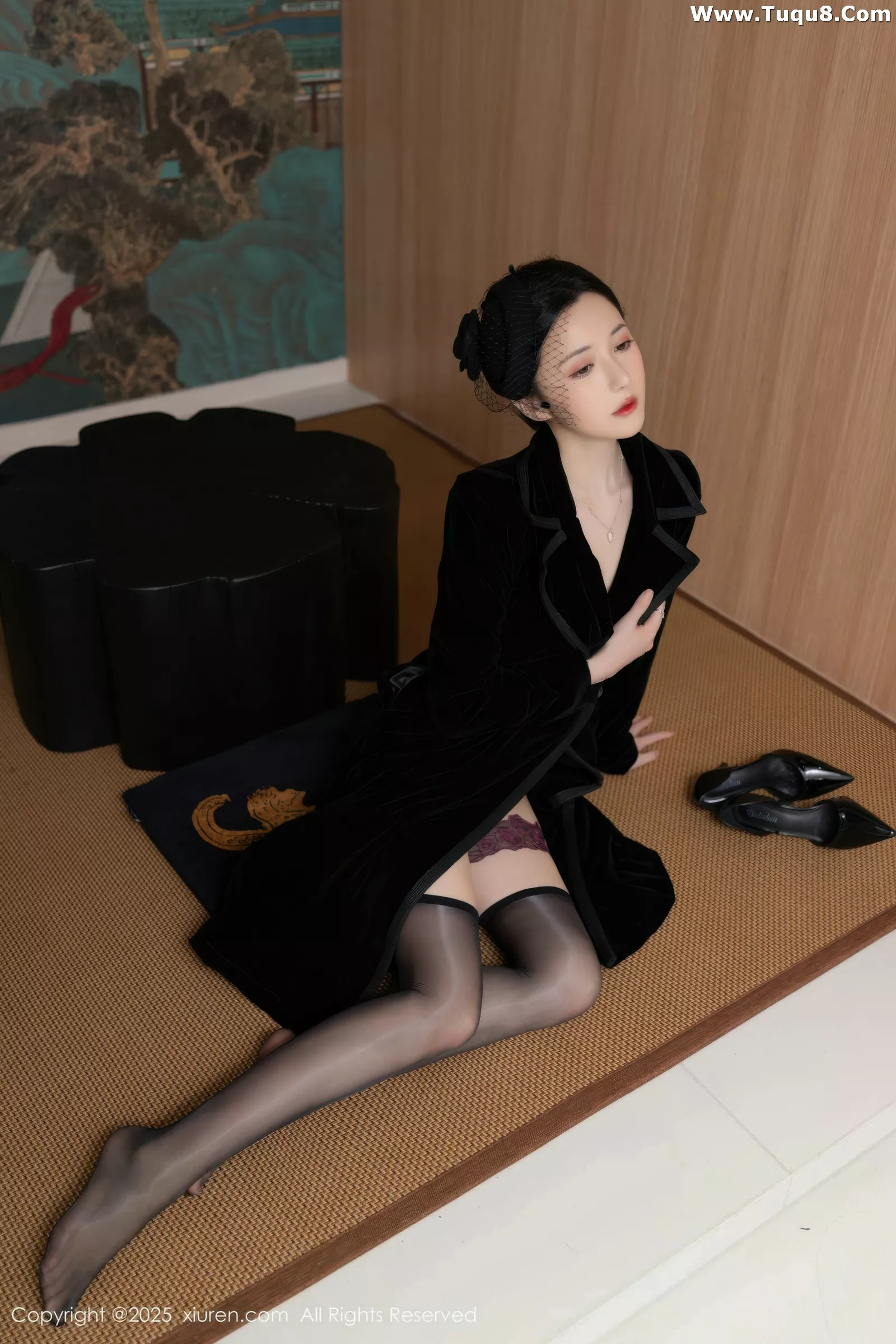 鱼子酱fish  [XiuRen]高清写真图 2025.07.18 No.10564 鱼子酱Fish 魅惑黑丝第9张图片