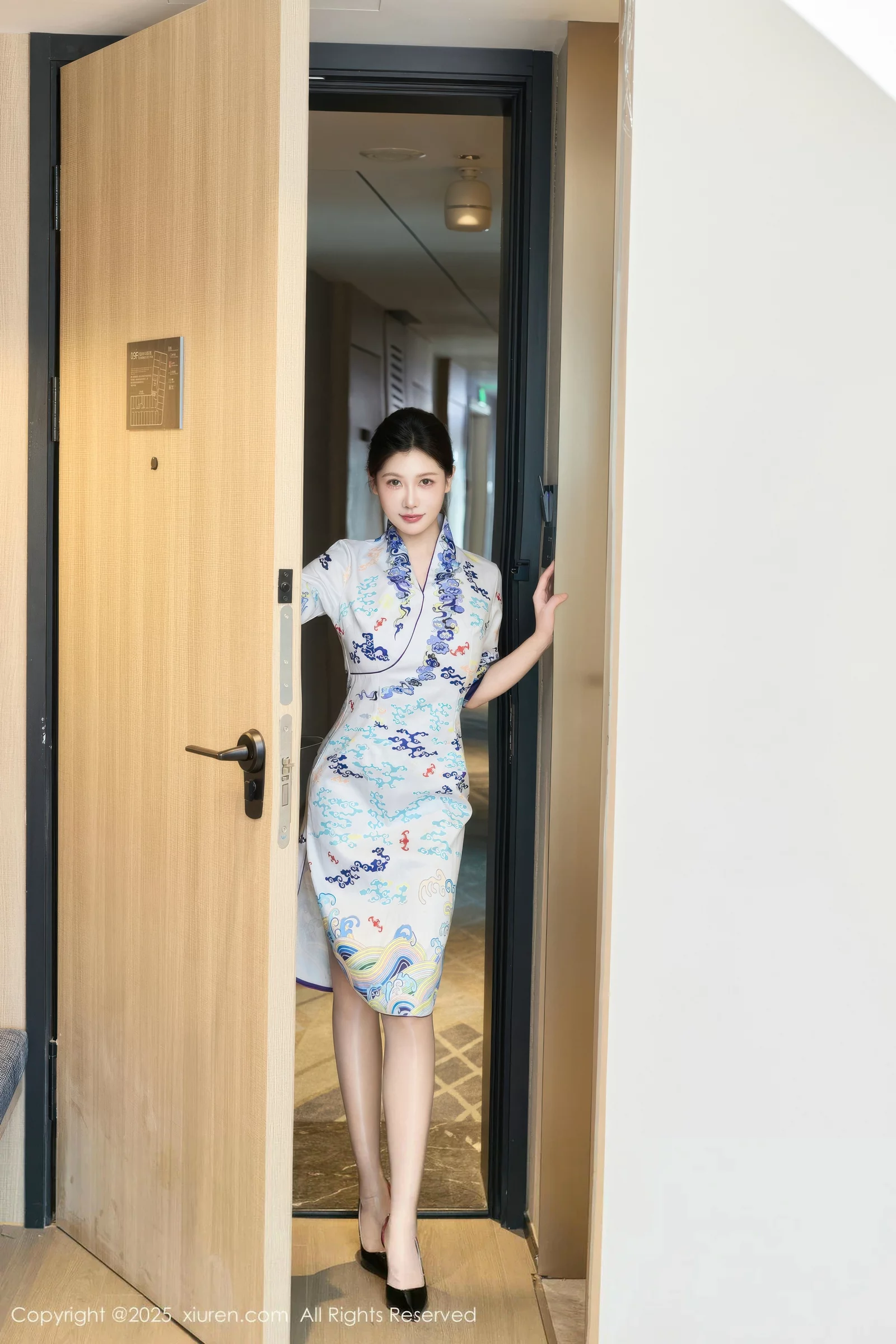 [XiuRen]高清写真图 2025.08.15 No.10654 尹甜甜 空姐制服-爱套图